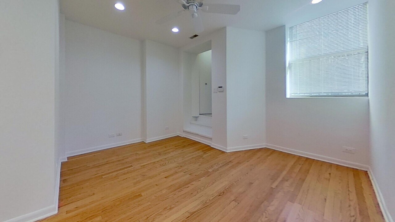 900 W Gunnison St in Chicago, IL - Building Photo