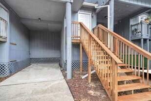 200 White St in Niceville, FL - Building Photo