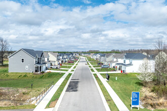 Estates at Lake Forest in Pickerington, OH - Building Photo - Building Photo