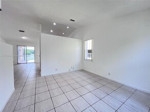 912 Savannah Falls Dr in Weston, FL - Building Photo - Building Photo
