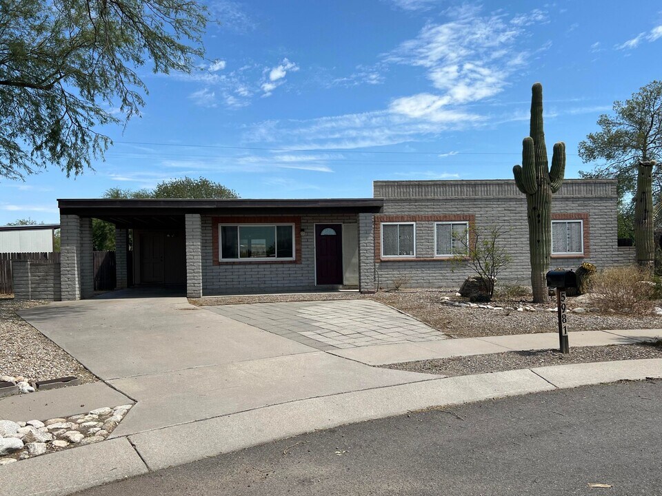 5981 N Sebba Pl in Tucson, AZ - Building Photo
