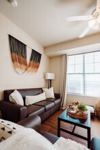 Maverick Place in Arlington, TX - Foto de edificio - Building Photo