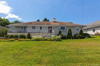 46 Sylvan Rd in Port Chester, NY - Building Photo - Building Photo