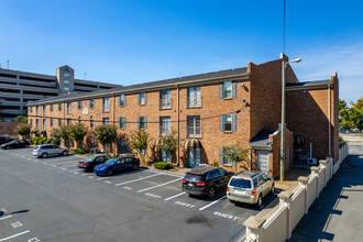 State House Condominiums in Nashville, TN - Building Photo - Primary Photo