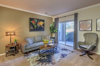 Montclair Parc Apartments in Oklahoma City, OK - Building Photo - Building Photo