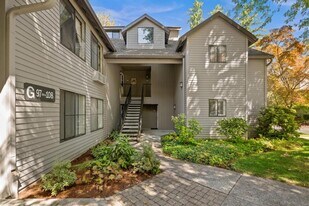 4000 Carman Dr in Lake Oswego, OR - Building Photo