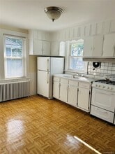 38 Totten Pl in Babylon, NY - Building Photo - Building Photo