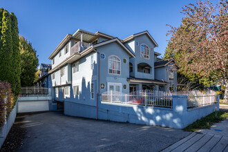 Carriage Court in Surrey, BC - Building Photo - Building Photo