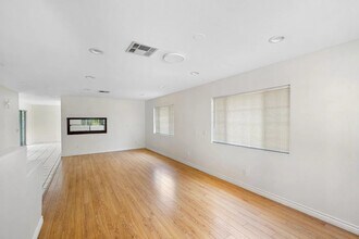 14012 Sayre St in Sylmar, CA - Building Photo - Building Photo