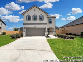 8018 Kingfisher Lndg in San Antonio, TX - Building Photo