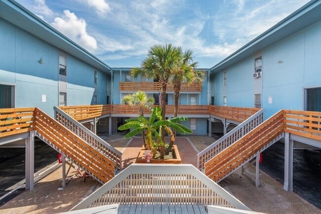 610 Ferry Rd in Galveston, TX - Foto de edificio - Building Photo
