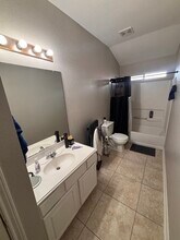 521 Small Cedar Dr, Unit Room 1 in League City, TX - Building Photo - Building Photo