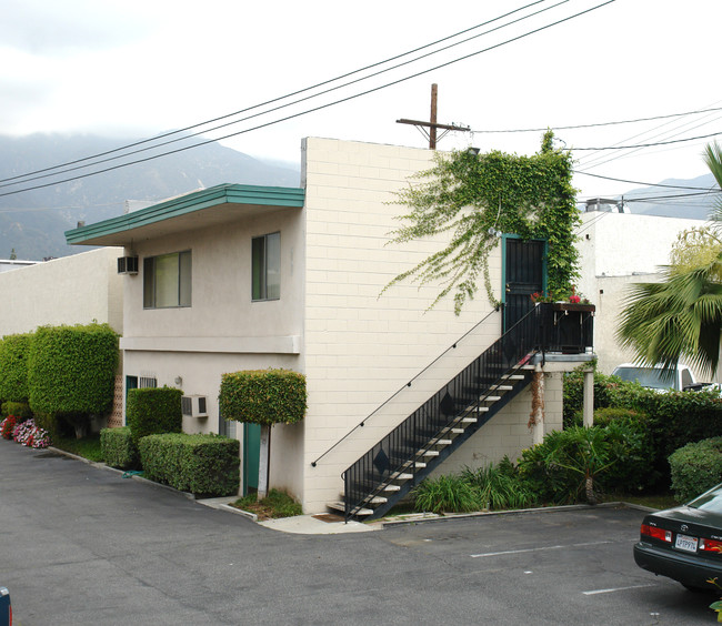 Colorado Place in Monrovia, CA - Foto de edificio - Building Photo