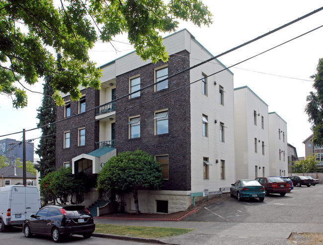 Century Apartments in Seattle, WA - Foto de edificio - Building Photo