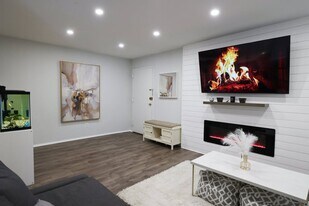 2912 Kings Chapel Rd, Unit 5 in Falls Church, VA - Building Photo