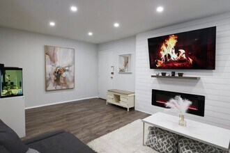 2912 Kings Chapel Rd, Unit 5 in Falls Church, VA - Foto de edificio - Building Photo