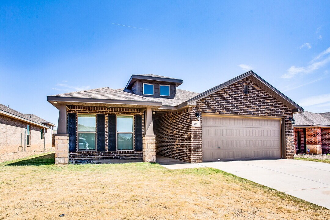 7454 105th St in Lubbock, TX - Building Photo