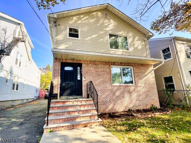 183 Chancellor Ave in Newark, NJ - Building Photo