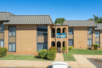 Coronado Apartments in Clinton, OK - Building Photo - Building Photo