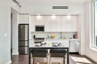 232 E 54th St in New York, NY - Foto de edificio - Building Photo