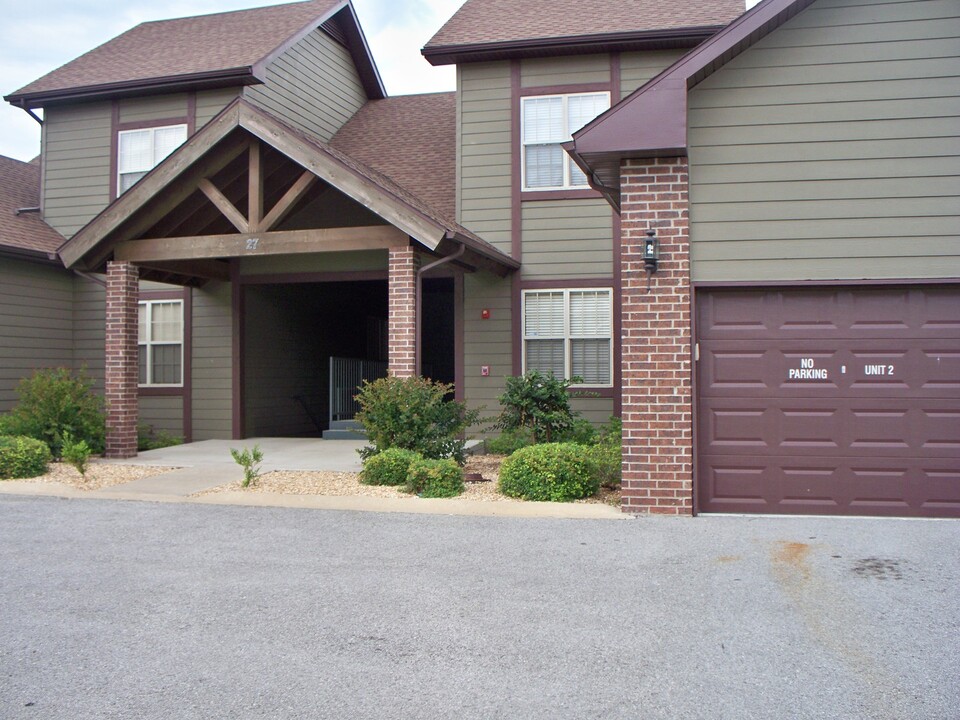 27 Bunker Dr in Reeds Spring, MO - Building Photo