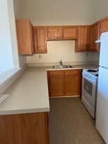 1001 Pennington Rd in Ewing Township, NJ - Building Photo