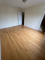 137 Quinnipiac St, Unit 137 Quinnipiac in Wallingford, CT - Building Photo