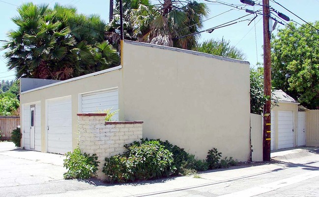 4235-4239 Benedict Canyon Dr in Sherman Oaks, CA - Building Photo - Other