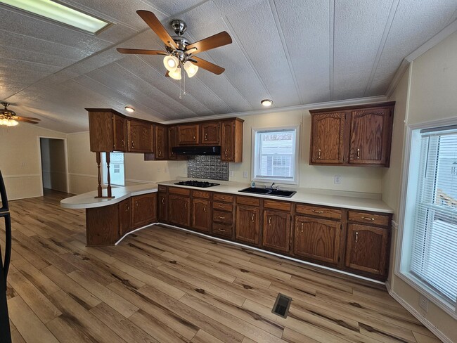 158 Country Rd in Utica, NY - Foto de edificio - Building Photo