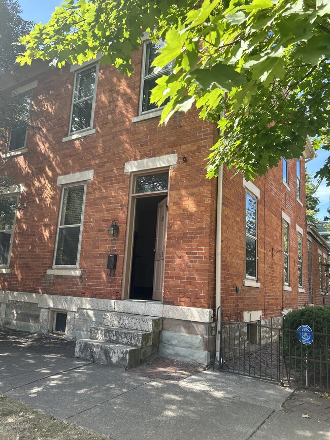 property at 118 E Kossuth St