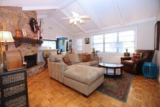 1070 Curtin St in Houston, TX - Foto de edificio - Building Photo