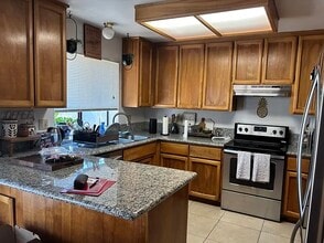 615 Cutting Way in Sacramento, CA - Building Photo - Building Photo