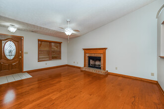 7512 Hazeltine Ct in Pickerington, OH - Building Photo - Building Photo