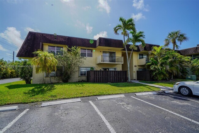 9000 SW 137th St in Miami, FL - Building Photo - Building Photo
