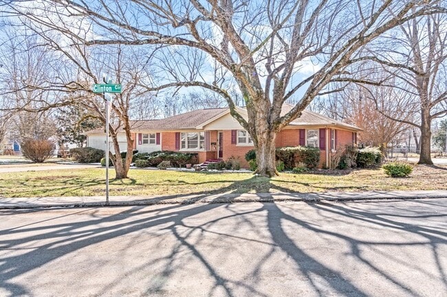2741 Clinton Cir in Hopkinsville, KY - Building Photo - Building Photo