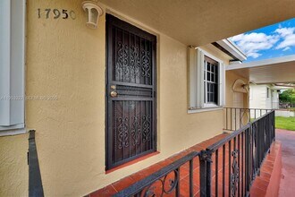 17950 NW 6th Ct in Miami, FL - Building Photo - Building Photo