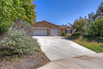 1502 Sheridan Pl in Escondido, CA - Building Photo - Building Photo