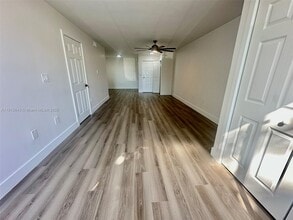 2890 N Oakland Forest Dr in Oakland Park, FL - Building Photo - Building Photo