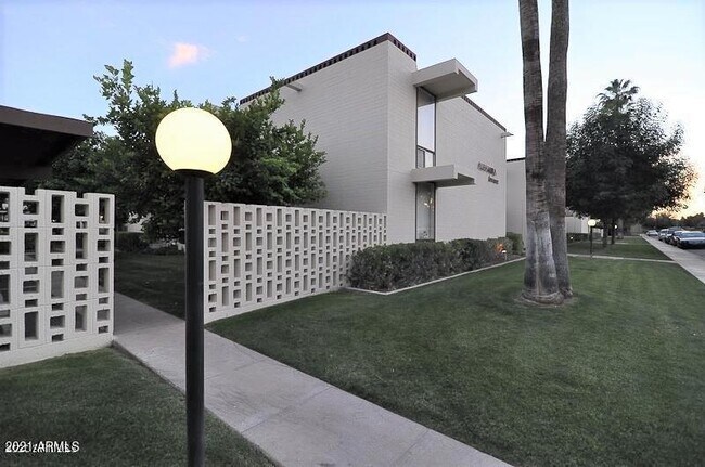 7751 E Glenrosa Ave-Unit -A5 in Scottsdale, AZ - Building Photo - Building Photo