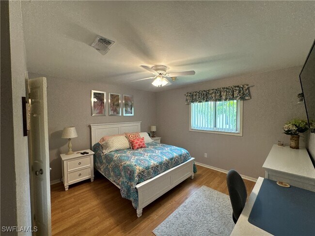 10041 Maddox Ln in Bonita Springs, FL - Foto de edificio - Building Photo
