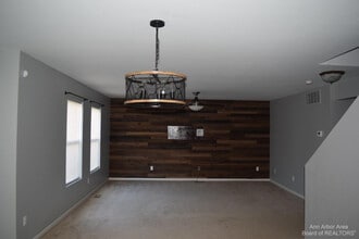 8549 Hawthorn Hill in Dexter, MI - Building Photo - Building Photo