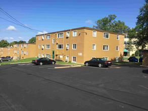 White Bear Apartments in St. Paul, MN - Building Photo - Building Photo