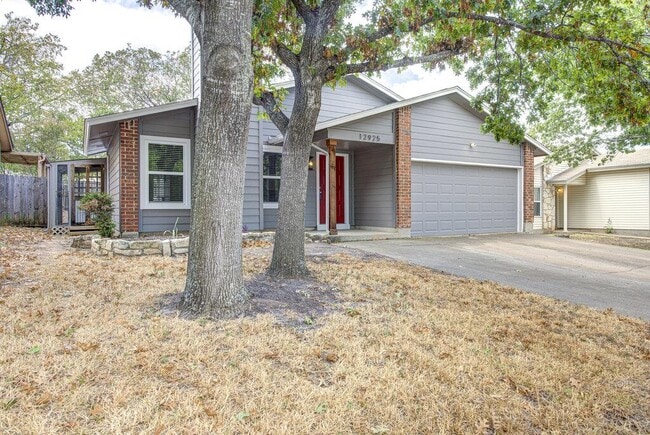 12925 Covington Trail in Austin, TX - Foto de edificio - Building Photo