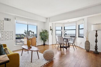 988 Franklin St, Unit 1010 in Oakland, CA - Building Photo - Building Photo