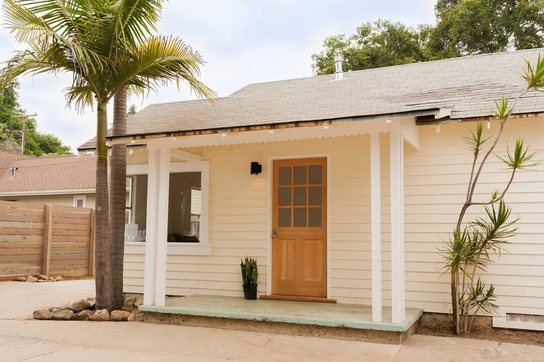 2018 Monterey St in Santa Barbara, CA - Building Photo