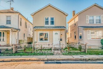 214 Center St in Dundalk, MD - Building Photo - Building Photo