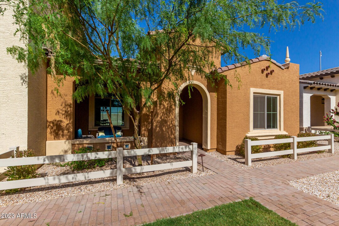 1500 E Wahalla Ln in Phoenix, AZ - Building Photo