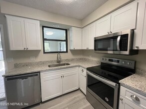 614 Charles Carroll St in Orange Park, FL - Building Photo - Building Photo