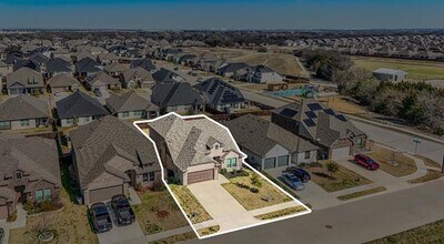 638 Pinehurst Rd in Red Oak, TX - Foto de edificio - Building Photo