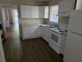 208 Reid St in Thomasville, GA - Building Photo